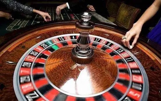 Detail tampilan gulungan permainan Slots dengan simbol dan garis pembayaran